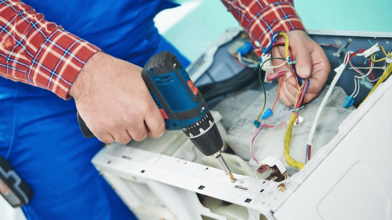 Menemen Bosch Bosch çamaşır makinesi kart tamiri – Su almama arızası orijinal parça ile giderildi. - Teknik servis örneği